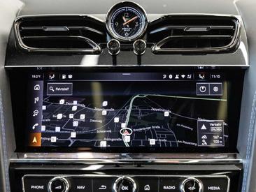 Bentley Bentayga V8 — photo 14