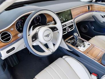 Bentley Flying Spur Berline V8 — photo 6