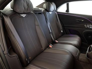 Bentley Flying Spur V8 Hybrid — photo 13