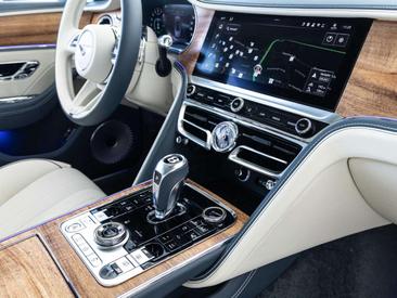 Bentley Flying Spur Berline V8 — photo 17