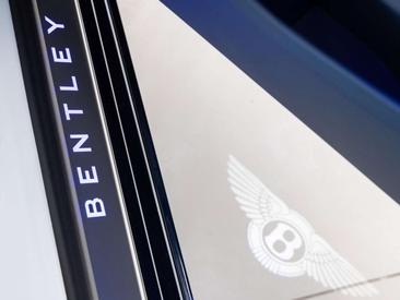Bentley Flying Spur Berline V8 — photo 21