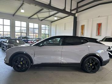Lotus Eletre — photo 9