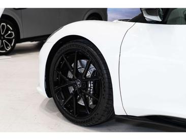 Lotus Emira V6 SE — photo 11