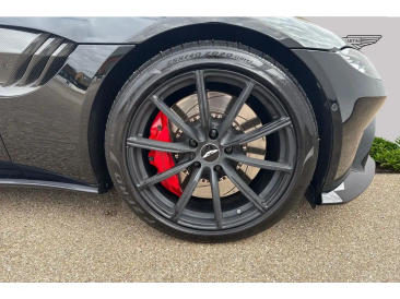 Aston Martin Vantage V8 — photo 4