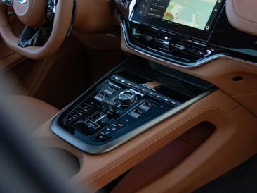 Aston Martin DBX 707 — photo 11