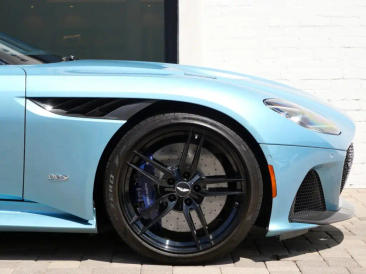 Aston Martin DBS Superleggera V12 — photo 4