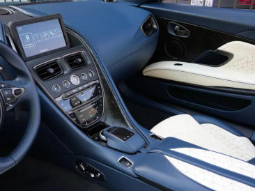 Aston Martin DBS Superleggera V12 — photo 10