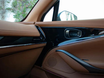 Aston Martin DBX 707 — photo 22