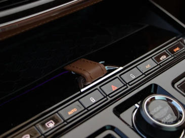 Aston Martin DBX 707 — photo 23