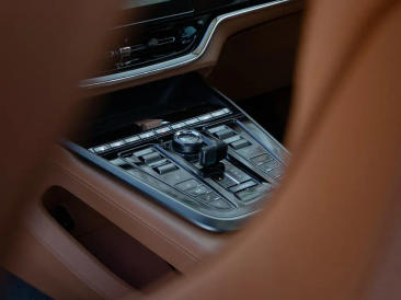 Aston Martin DBX 707 — photo 27
