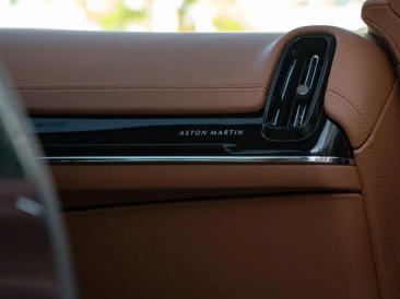 Aston Martin DBX 707 — photo 31