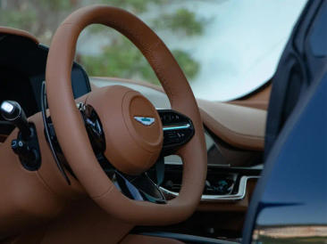 Aston Martin DBX 707 — photo 40