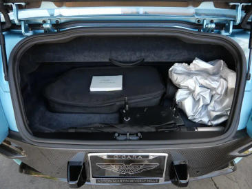 Aston Martin DBS Superleggera V12 — photo 33