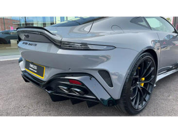 Aston Martin Vantage V8 — photo 8