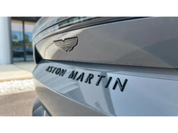 Aston Martin Vantage V8 — photo 15