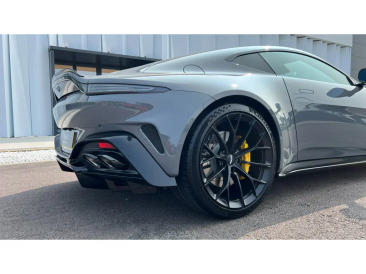Aston Martin Vantage V8 — photo 18