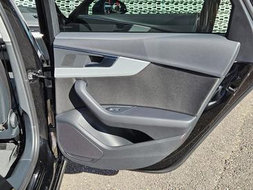 Audi A4 Avant 35 TDI — photo 25