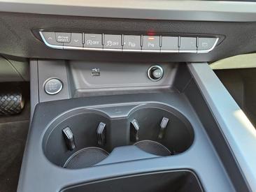 Audi A4 Avant 35 TDI — photo 33