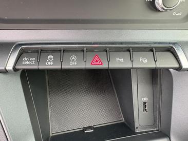 Audi Q3 35 TDI — photo 19