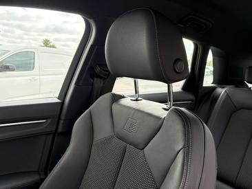 Audi Q3 35 TDI — photo 21
