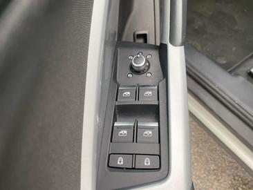 Audi Q3 Sportback 35 TFSI — photo 23