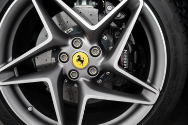 Ferrari F8 Spider — photo 10