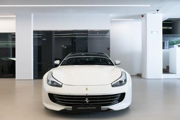 Ferrari GTC4Lusso — photo 2