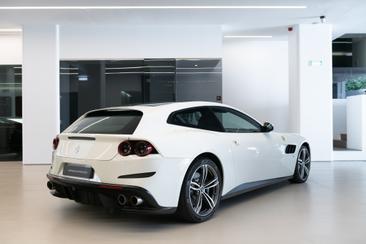 Ferrari GTC4Lusso — photo 3