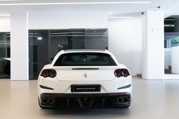 Ferrari GTC4Lusso — photo 4