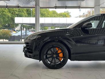 Lamborghini Urus — photo 4