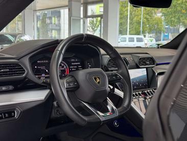 Lamborghini Urus — photo 19