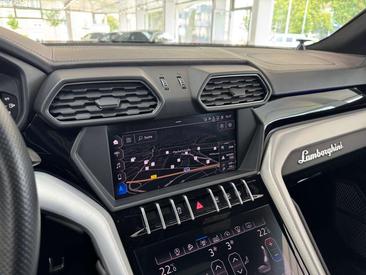Lamborghini Urus — photo 27