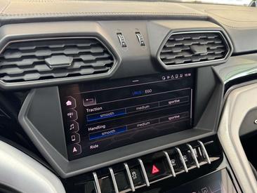 Lamborghini Urus — photo 31