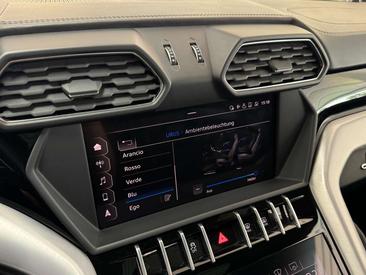 Lamborghini Urus — photo 32
