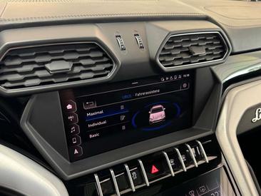 Lamborghini Urus — photo 33