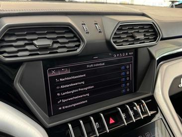 Lamborghini Urus — photo 34