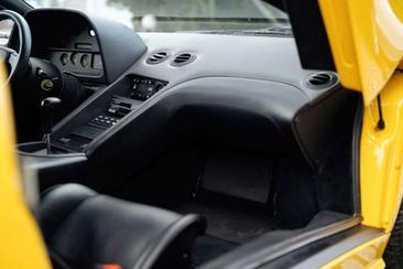 Lamborghini Diablo — photo 16