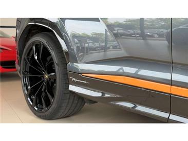 Lamborghini Urus — photo 7