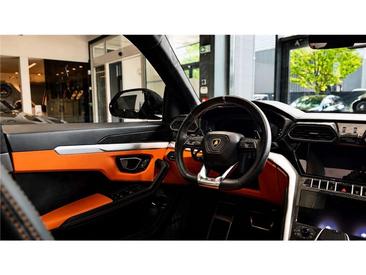 Lamborghini Urus — photo 12