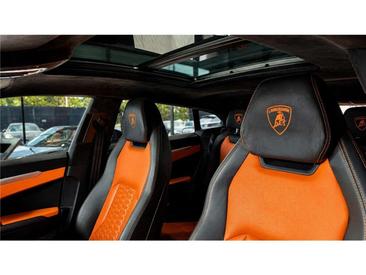 Lamborghini Urus — photo 17