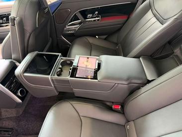 Land Rover Range Rover P550e — photo 17