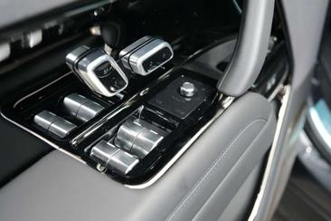 Land Rover Range Rover Sport SV — photo 10
