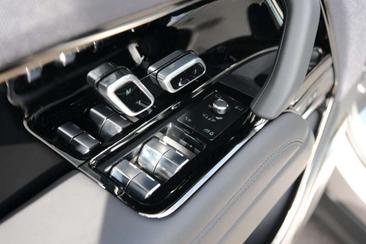 Land Rover Range Rover Sport SV — photo 9