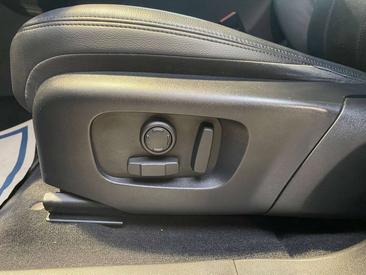 Land Rover Range Rover Evoque P300e — photo 13