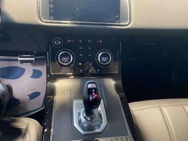 Land Rover Range Rover Evoque P300e — photo 18
