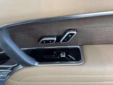 Land Rover Range Rover P550e — photo 11