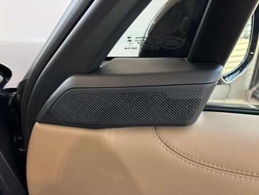 Land Rover Range Rover P550e — photo 12