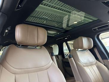 Land Rover Range Rover P550e — photo 13