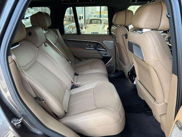 Land Rover Range Rover P550e — photo 14