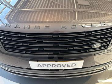 Land Rover Range Rover P550e — photo 23